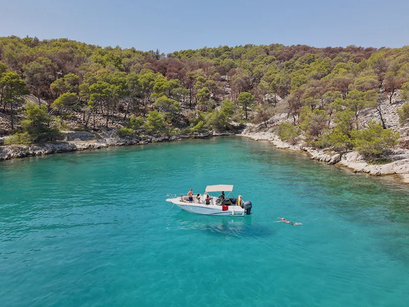 Barco disponible para alquiler en Castelldefels, Cataluña